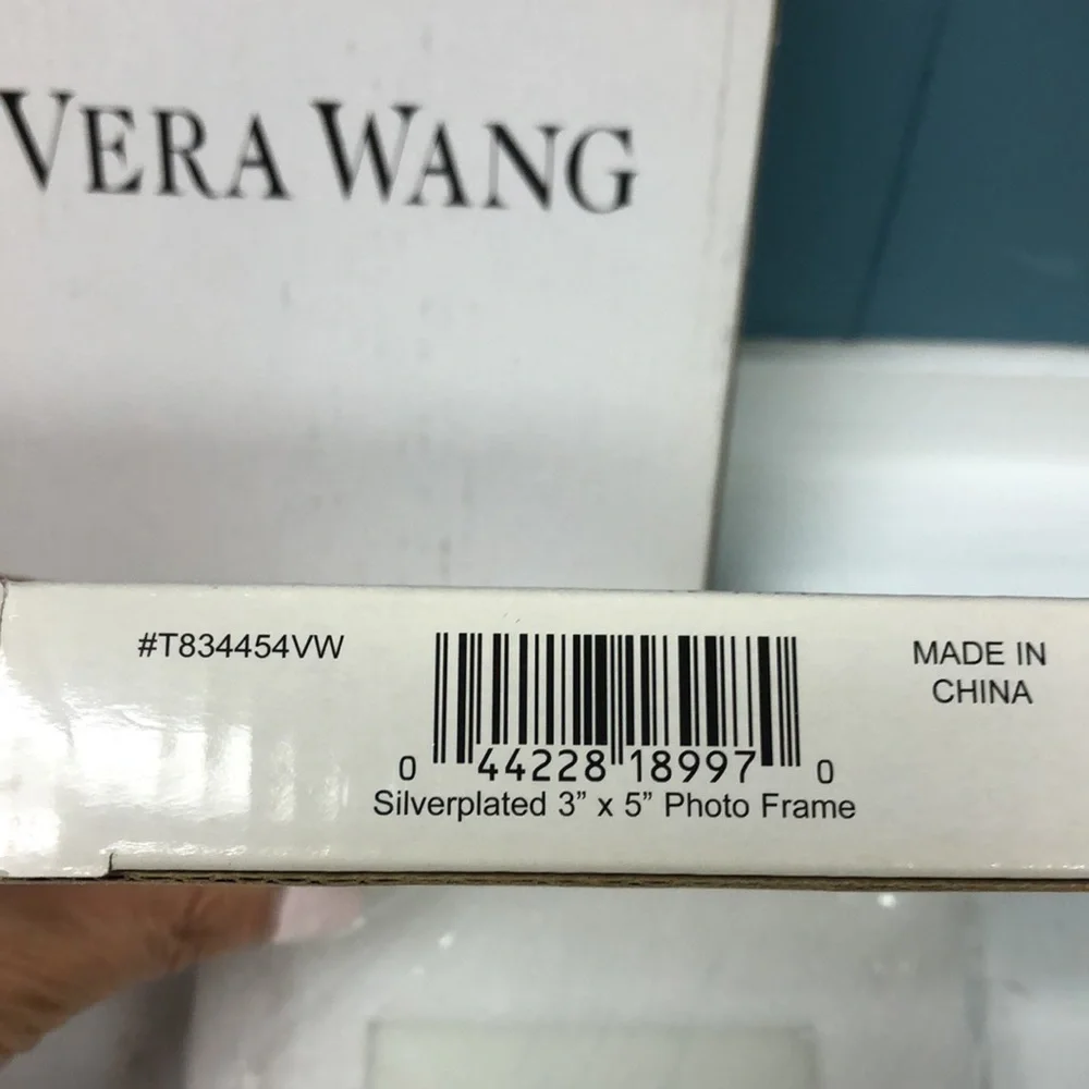 Lot of 2 Vera Wang Silver Plated Metal‎ Frame  3” x 5” Retired New #T834454VW